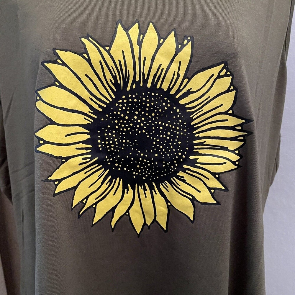 Plus‎ size Daisy Tank Top Green with a Big Daisy Size 3XL NEW